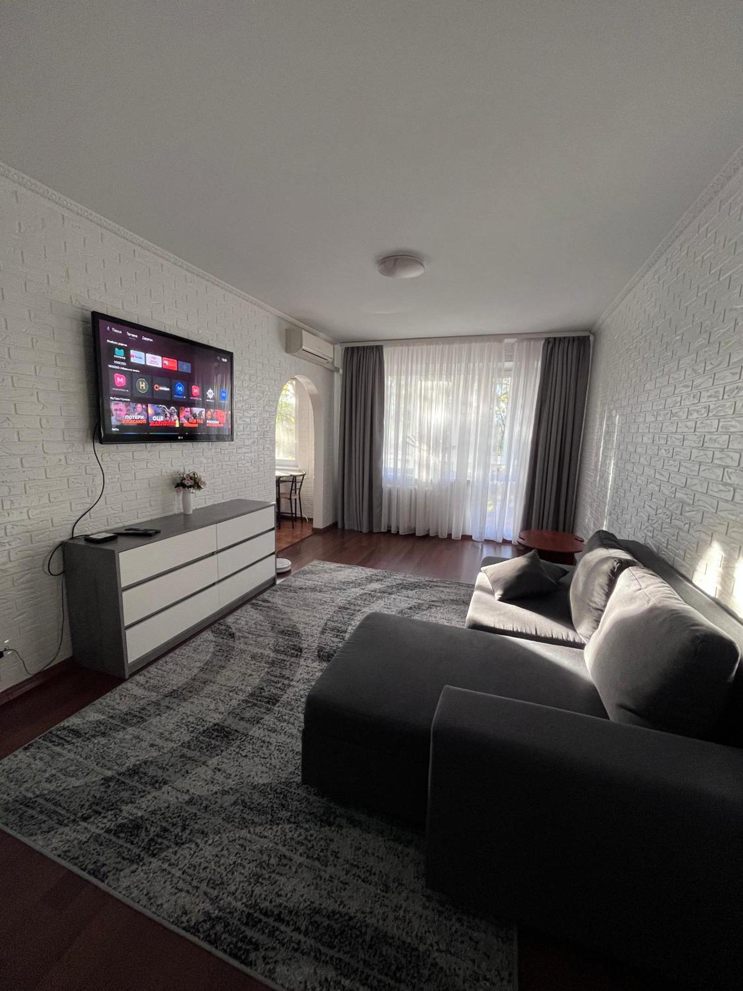 Apartment парк-апартаменти: двокімнатний люкс зі смарт-тв *