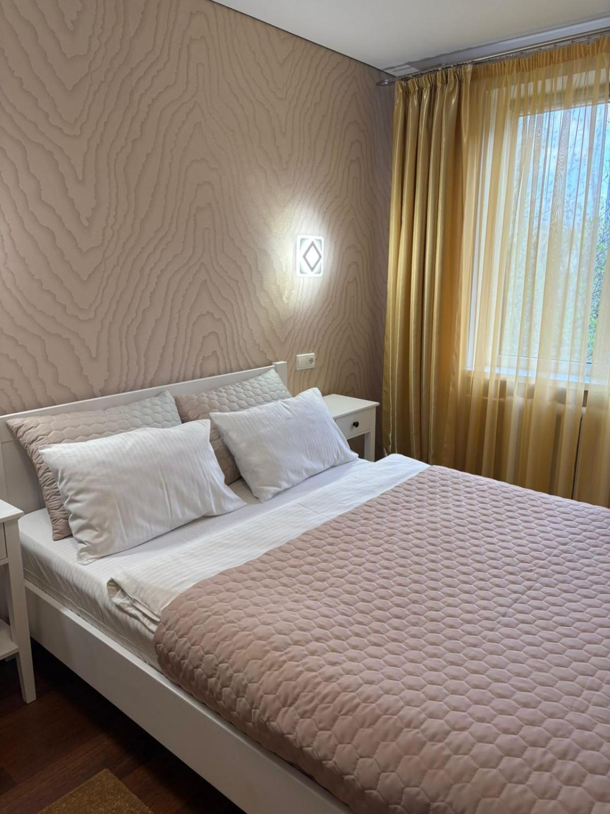парк-апартаменти: двокімнатний люкс зі смарт-тв Apartment Kryvyi Rih